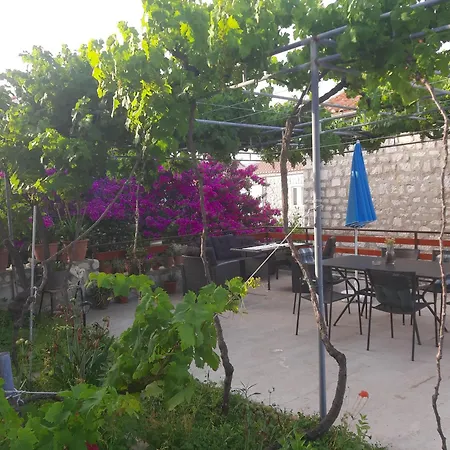 Old Town Konukevi Rab Town